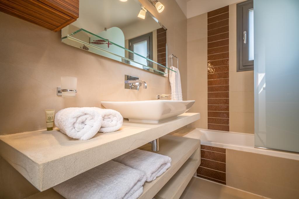 Villa Merovigli - Sea Views & Private Pool, Ideal For Large Groups, By Zantewize トラガキオン エクステリア 写真