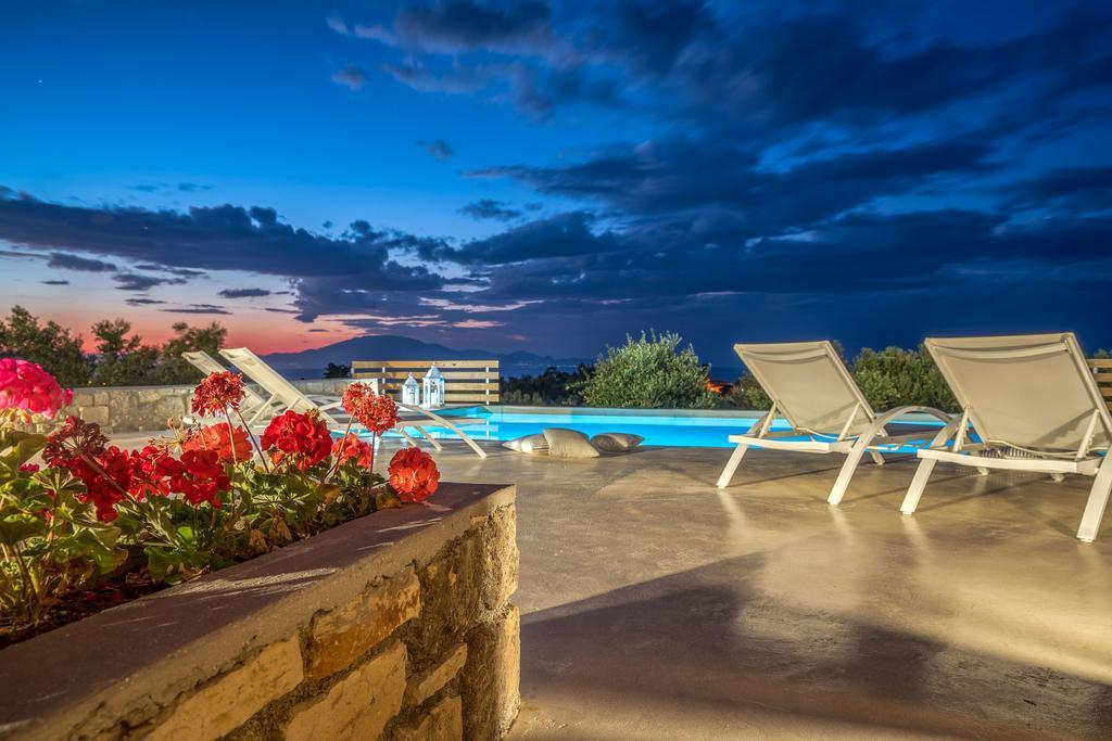 Villa Merovigli - Sea Views & Private Pool, Ideal For Large Groups, By Zantewize トラガキオン エクステリア 写真