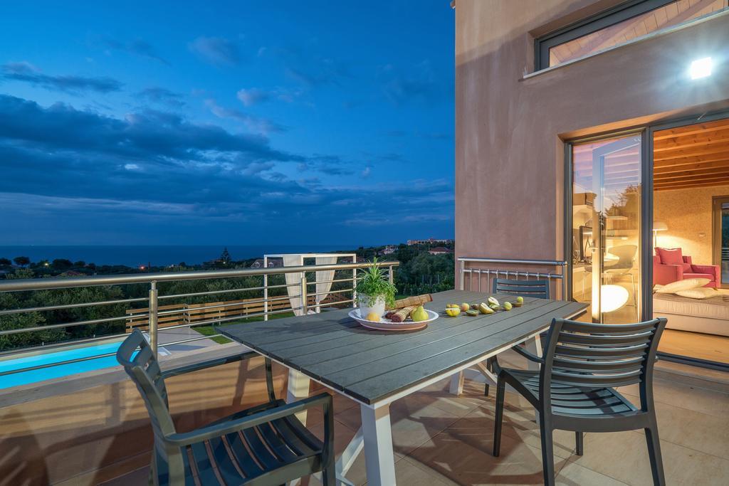 Villa Merovigli - Sea Views & Private Pool, Ideal For Large Groups, By Zantewize トラガキオン エクステリア 写真