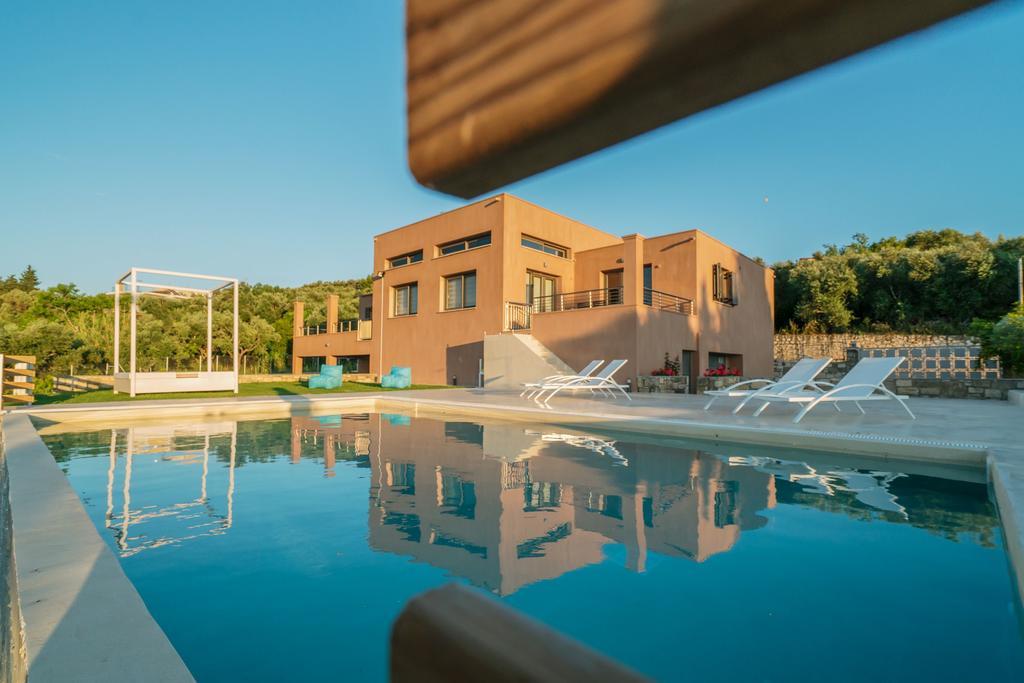 Villa Merovigli - Sea Views & Private Pool, Ideal For Large Groups, By Zantewize トラガキオン エクステリア 写真